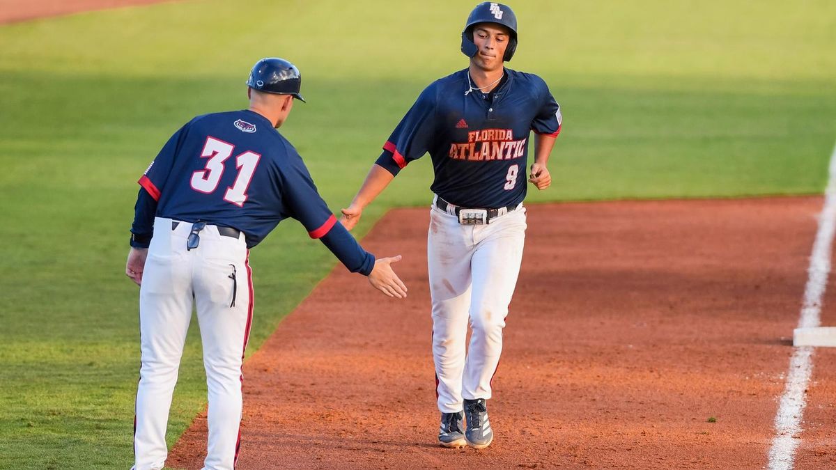 Parking Florida Atlantic Owls at Florida Gators Baseball