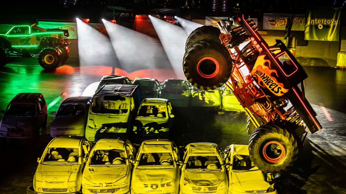 Hot Wheels Monster Trucks Live Glow-N-Fire \/\/ Rotterdam Ahoy