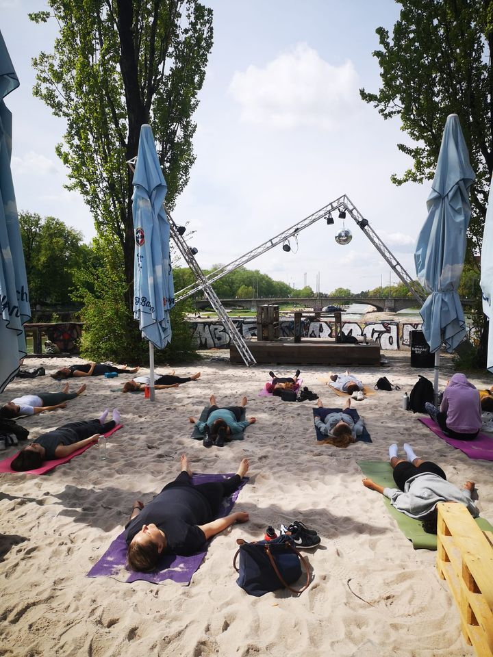 Outdoor! POP UP YOGA am Kulturstrand an der Isar