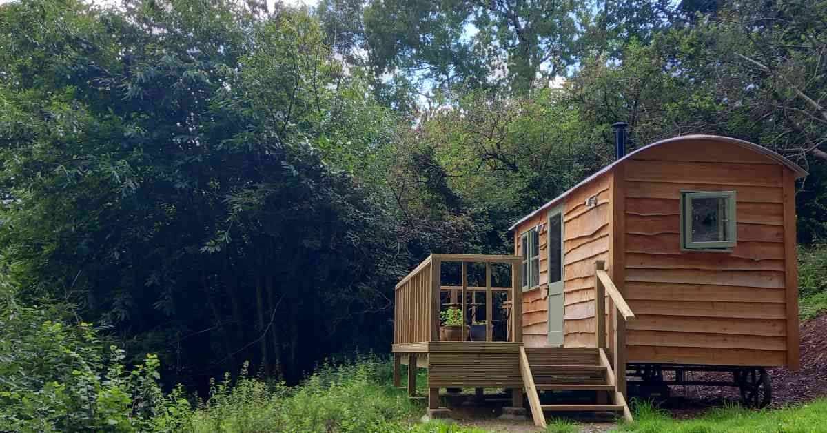 SOLITARY RETREAT - in stunning Devon, UK setting