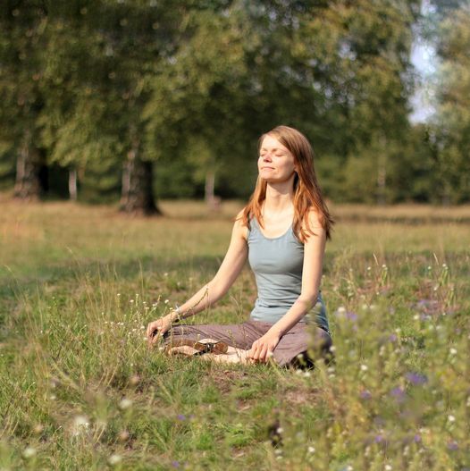 Yoga im Park I Wohlf\u00fchl-Yoga