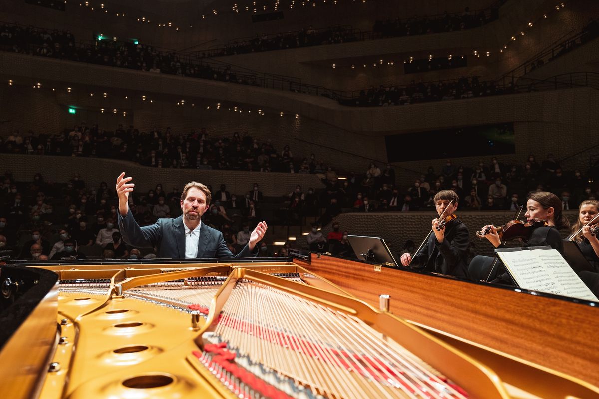 Leif Ove Andsnes piano; Musicians from the Mahler Chamber Orchestra