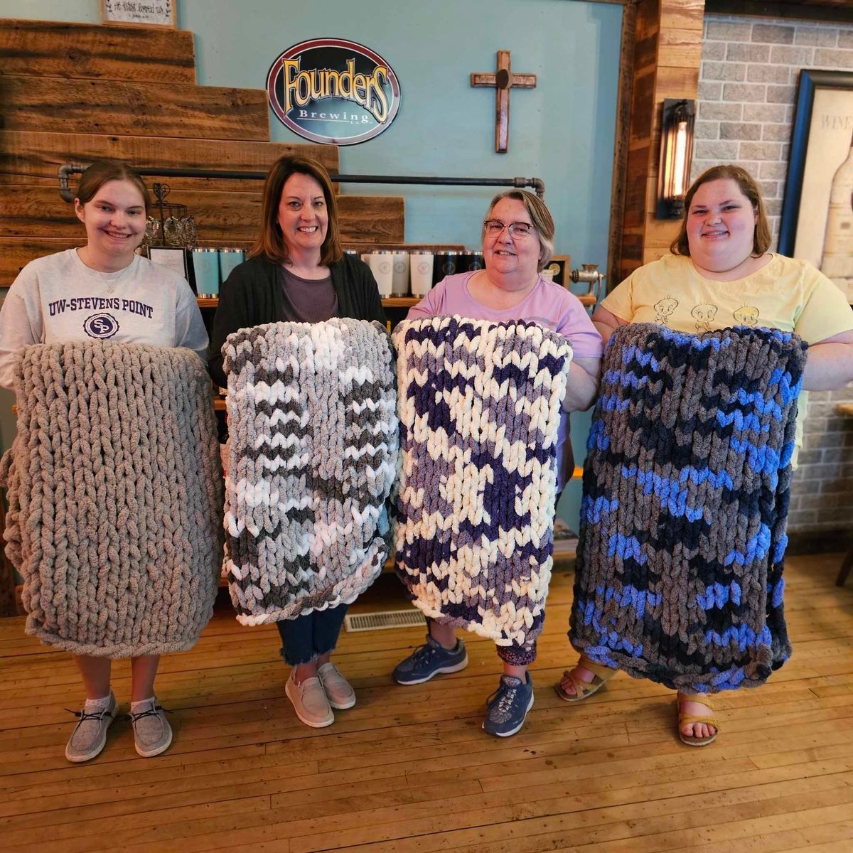 SOLD OUT! Nov 4th - Timber Hill Winery Chunky Knit Blanket Workshop 