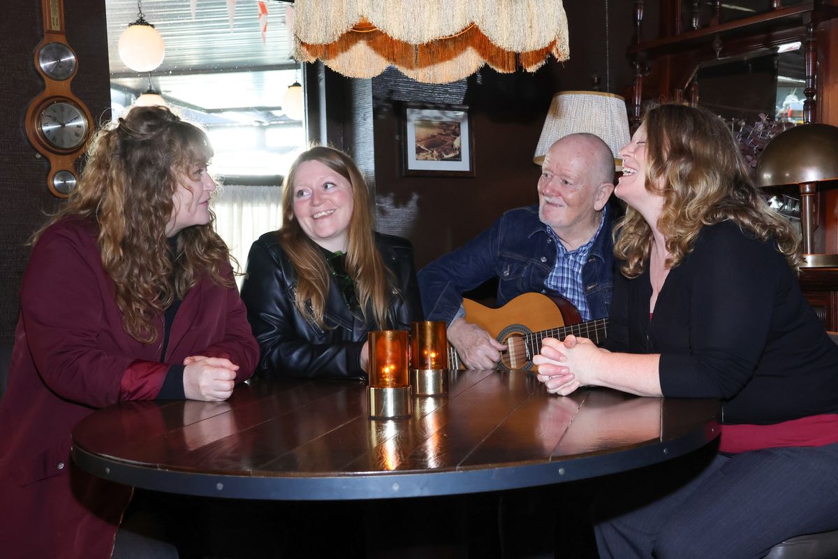 The Hammonds present Songs of love and folk