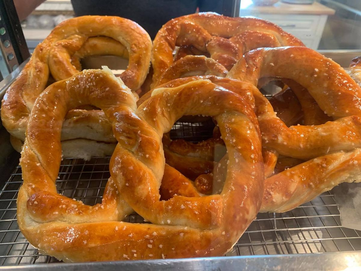 Dutch Country Hand Rolled Soft Pretzel Truck