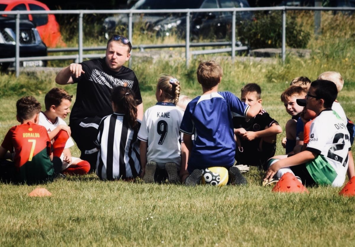 POOLE BOROUGH U10 BEES \ud83d\udc1d v Pimperne Youth U10 Rockets - DMSL U10 Pool Aqua \u26bd\ufe0f