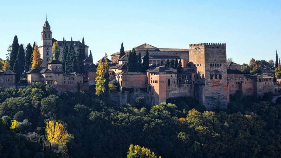 Visita Guiada Completa a la Alhambra en Primavera. 5 horas. 13 de abril.