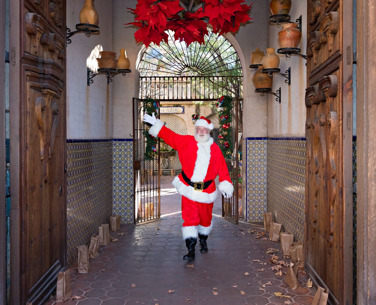 Santa is Coming To Tlaquepaque