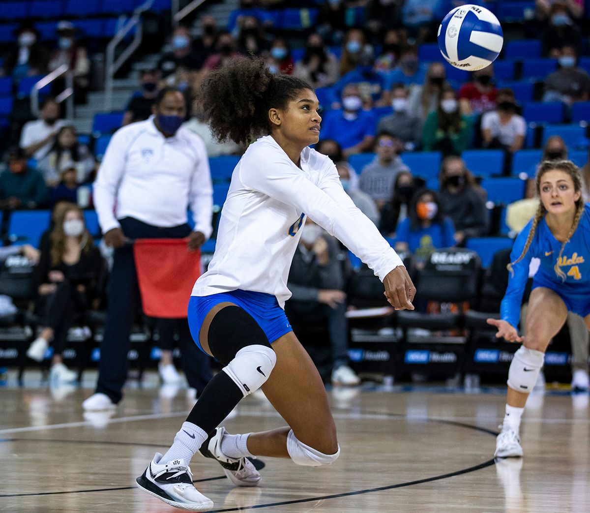 Washington Huskies at UCLA Bruins Womens Volleyball