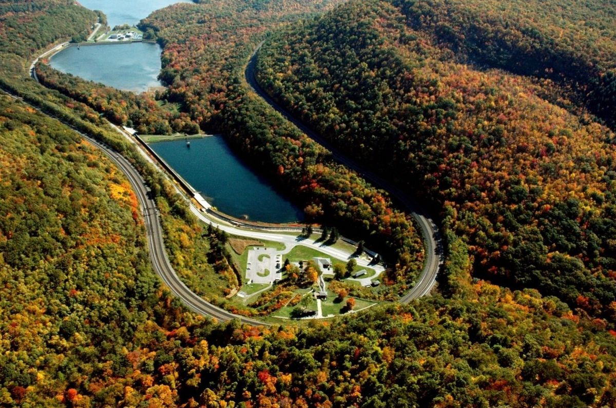 History Speaks: "A Pictorial History of the World-Famous Horseshoe Curve"