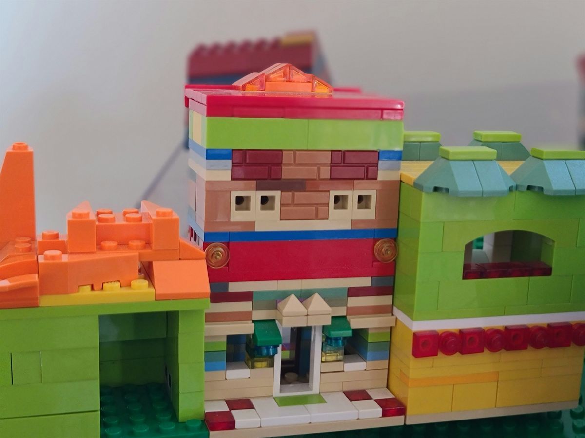 POP UP - SMALL BUSINESS SUNDAY SHOPPING - Lots of RETIRED LEGO Sets!