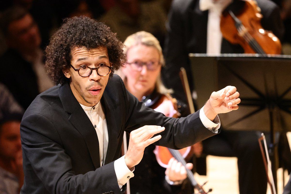 Heyward Conducts Beethovens Fifth at Meyerhoff Symphony Hall