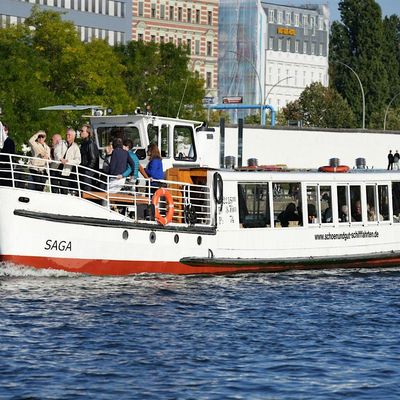 Sch\u00f6n & Gut Schifffahrten