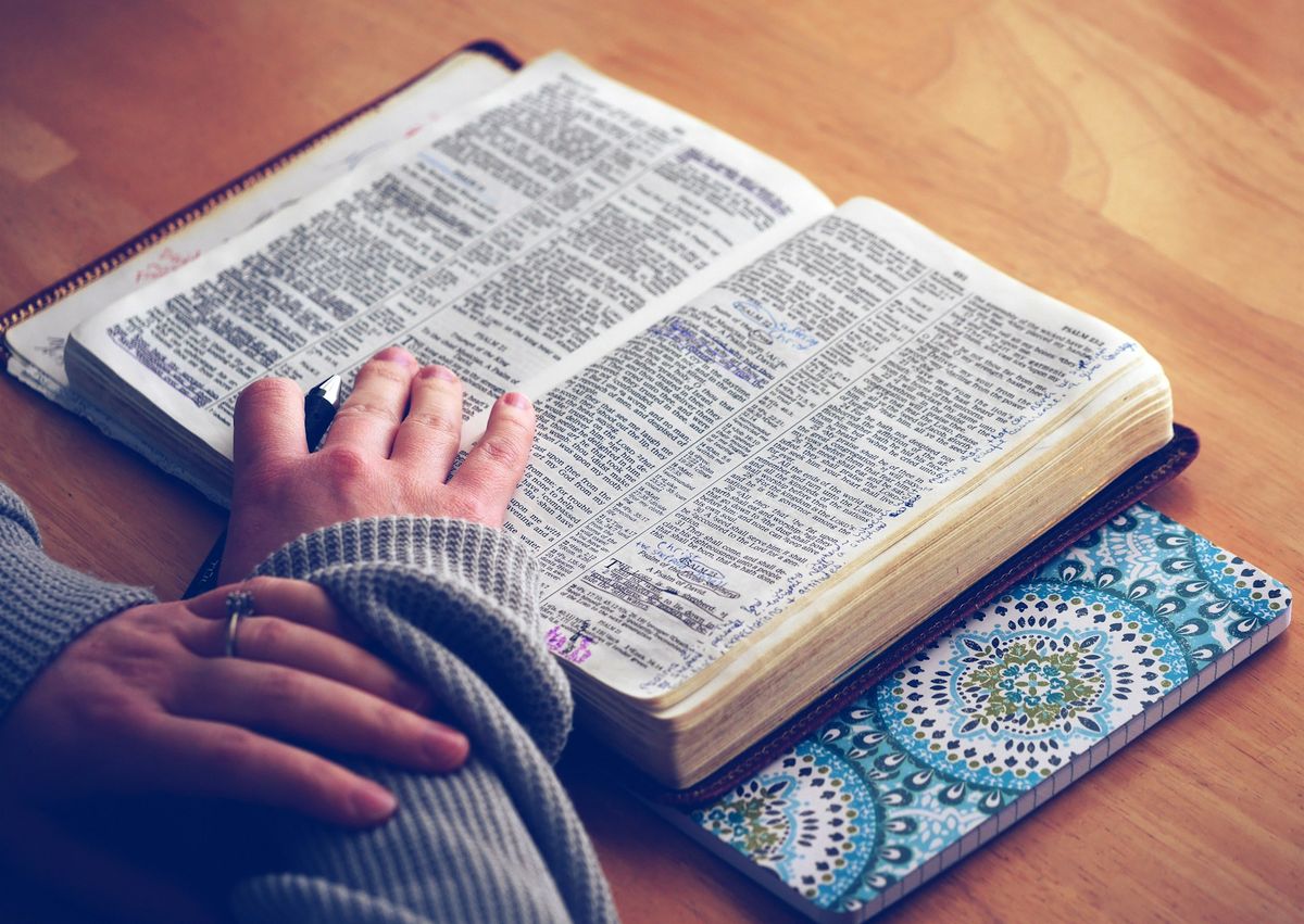 Reconciling a critical Reading of the Bible with one\u2019s Faith (In English)