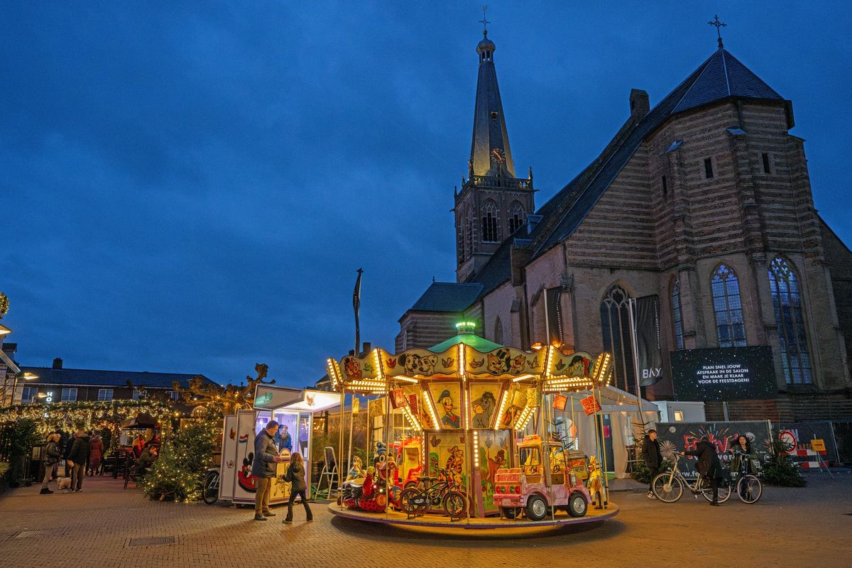 De BAX IJsbaan op het Simonsplein | Winter in Doetinchem \u2744\ufe0f\u2603\ufe0f