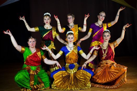Kezd\u0151 indiai t\u00e1nc - online - Beginner Indian Dance