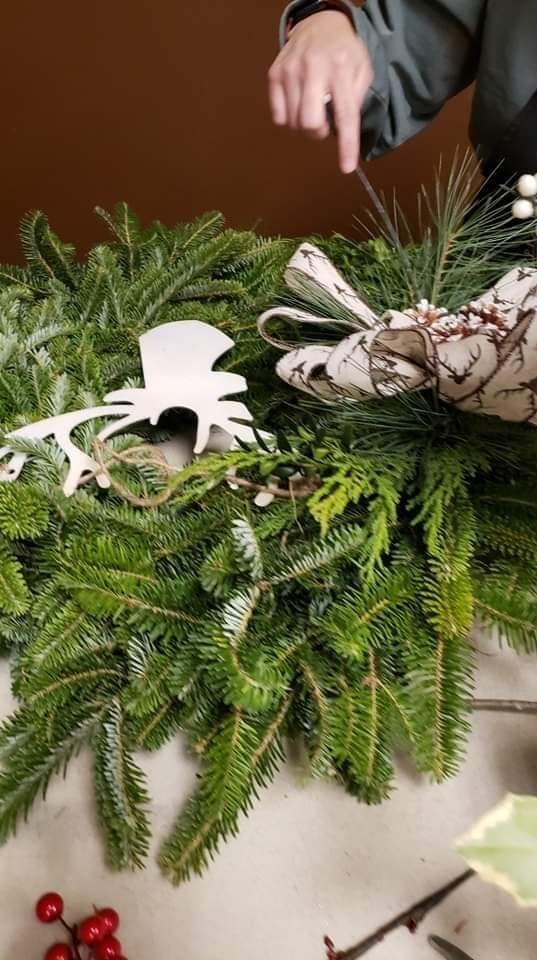 Fresh Evergreen Wreath Decorating Class 