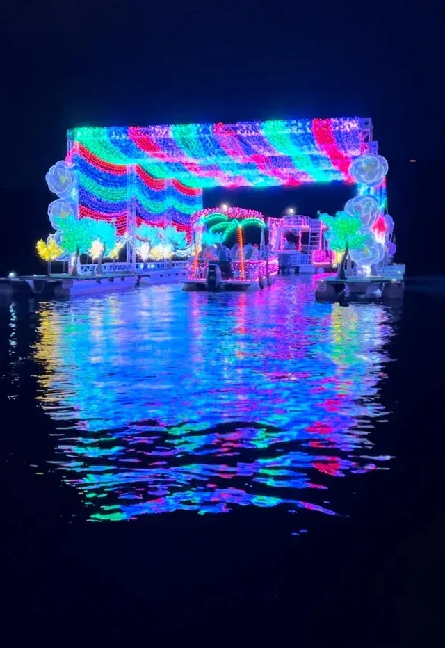 Ugly Xmas Sweater\/ Xmas lights Boat ride on Lake Austin Signup for the LADIES