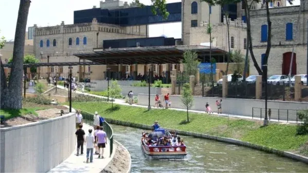 A Walk at the Pearl and Our Second Trip to Otto's Icehouse!