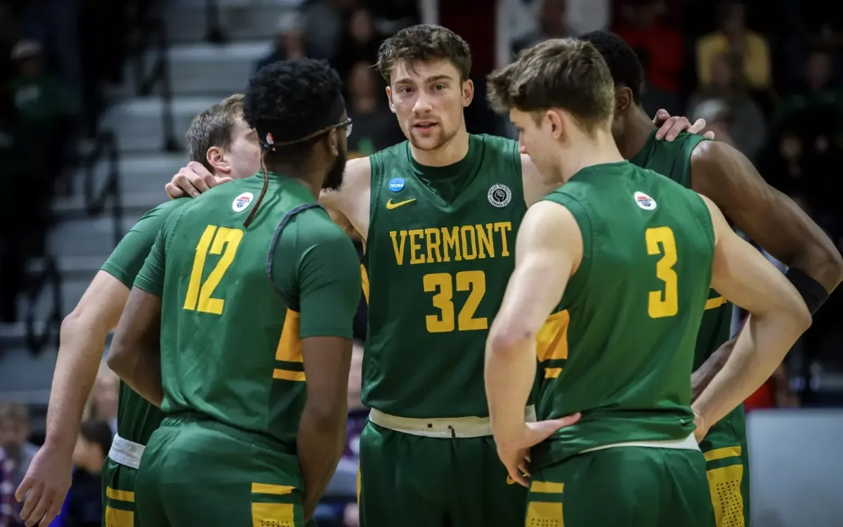 Iona Gaels at Vermont Catamounts Mens Basketball