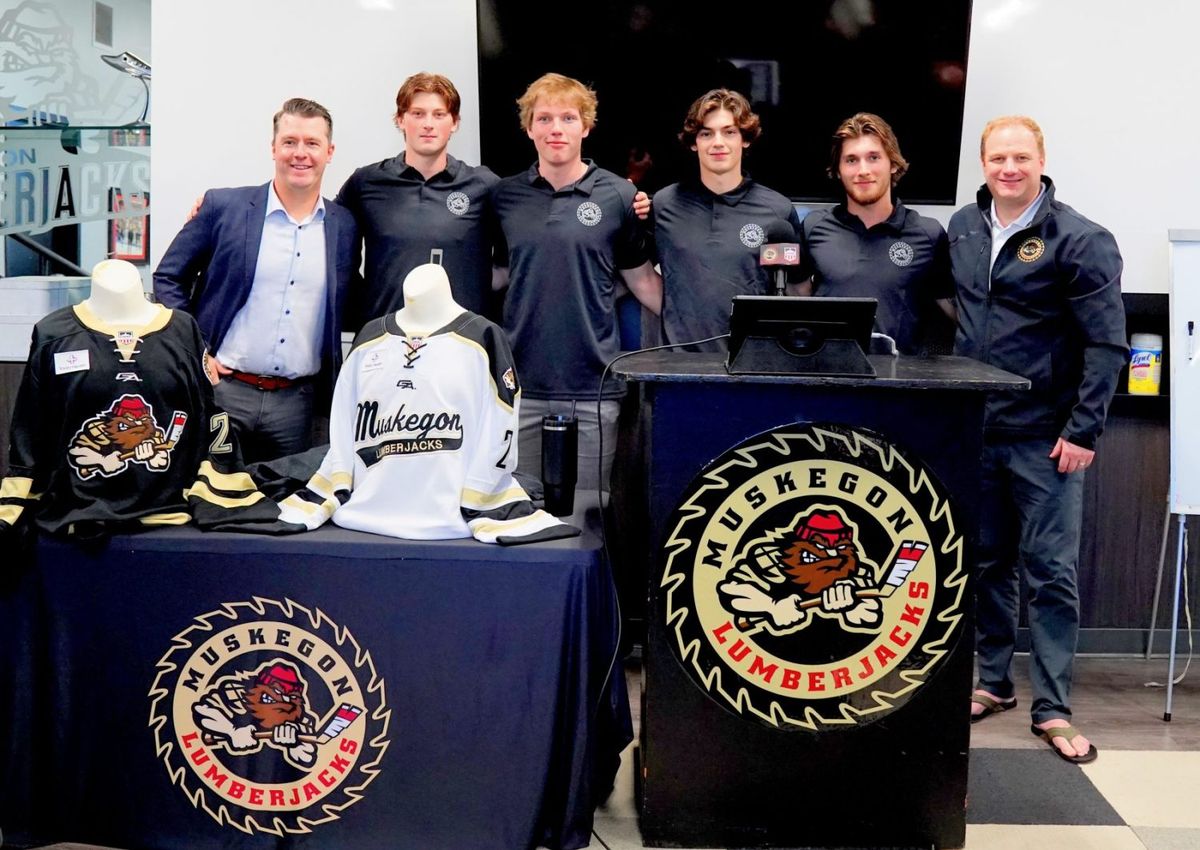 Muskegon Lumberjacks at Chicago Steel at Fox Valley Ice Arena