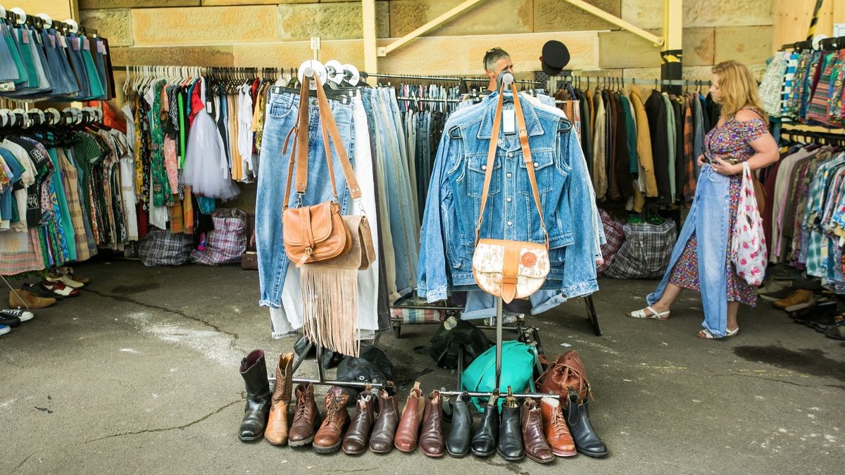 PRE-LOVED CLOTHING MARKET