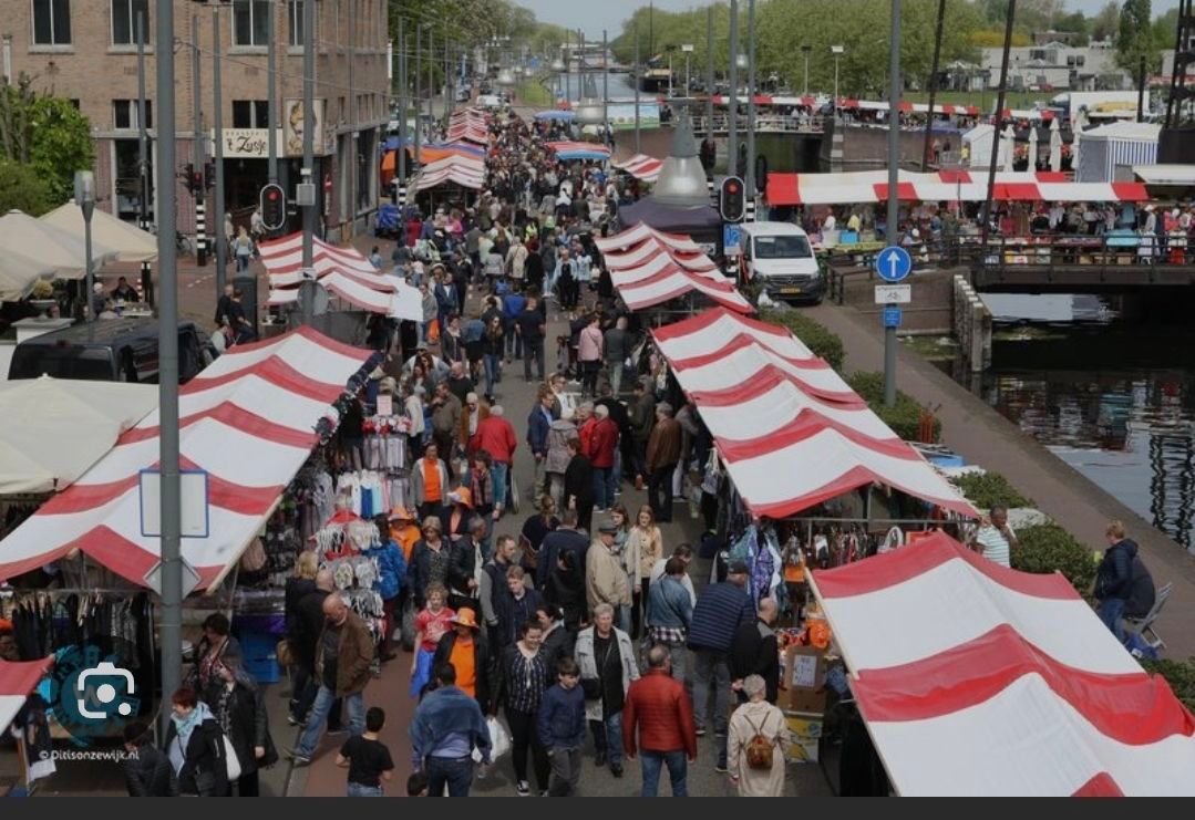 Koningsdag Celebration at Slingermarkt