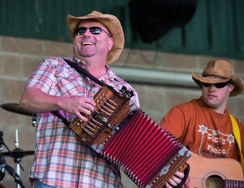 Jamie Bergeron and the Kickin' Cajuns in the Barn