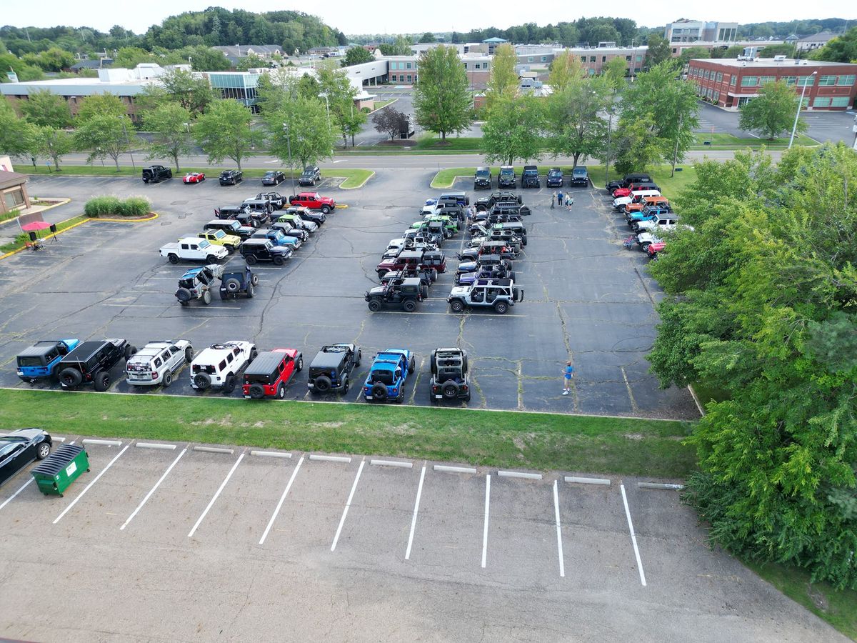 Jeep Family of NE Ohio Monthly Meet and Greet\/ Dine to Donate