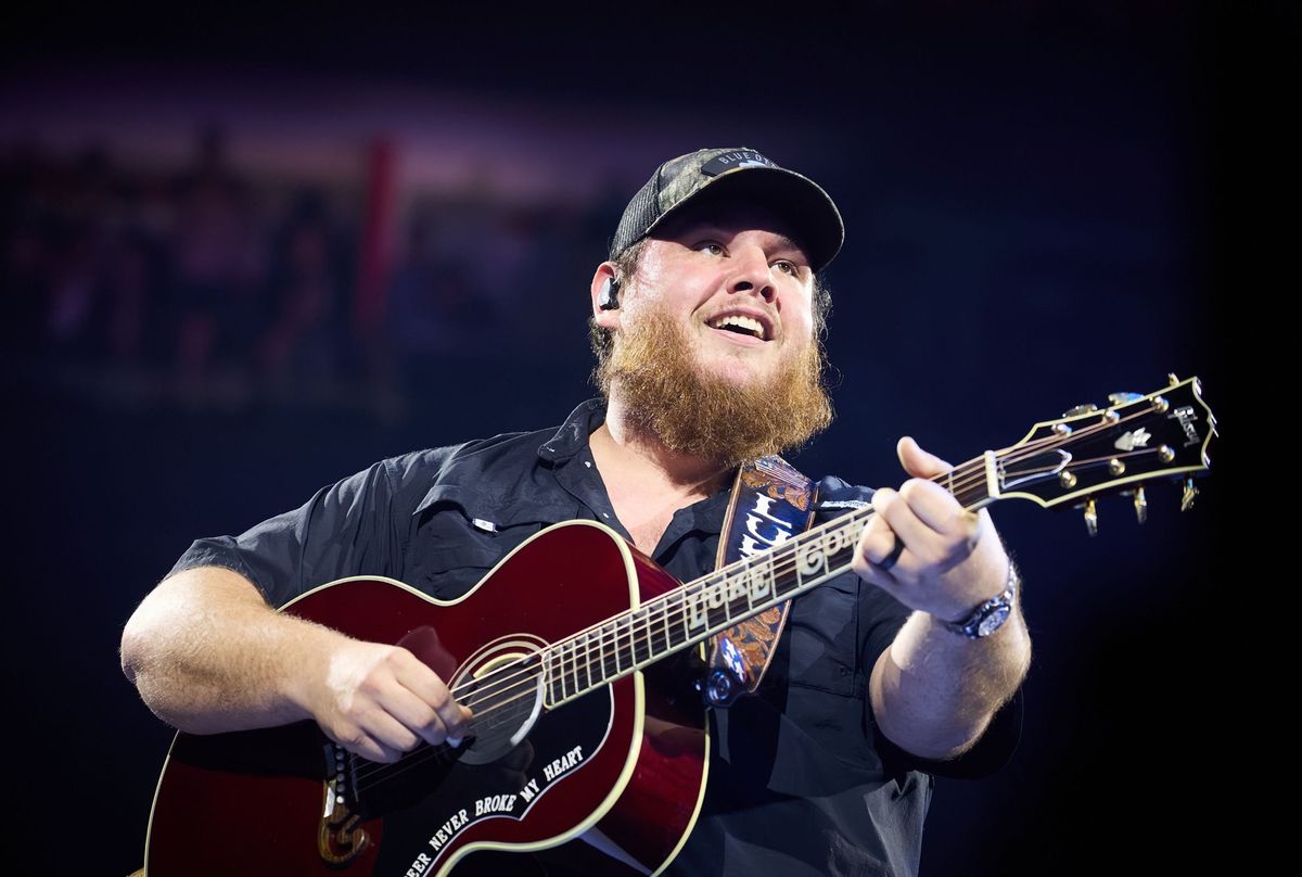 Luke Combs: Growin' Up And Gettin' Old Tour