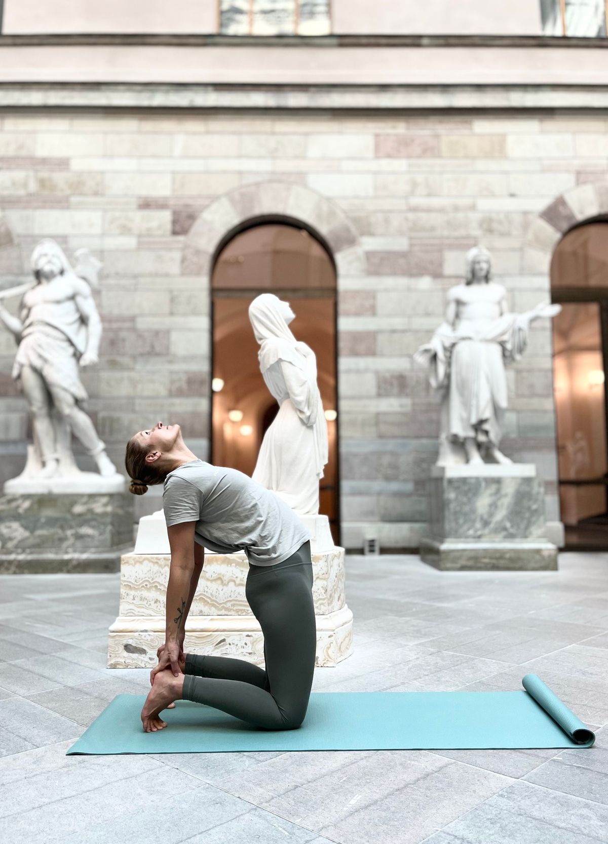 Slow Yoga i Skulpturg\u00e5rden