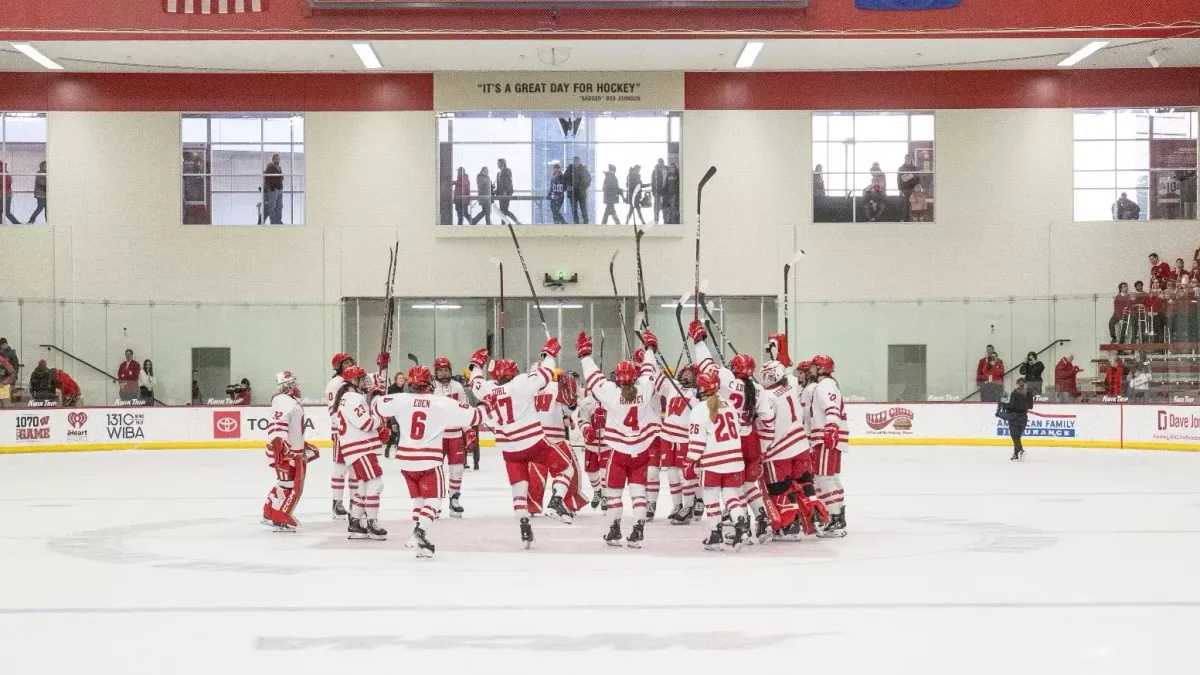 Parking Wisconsin Badgers at Minnesota Golden Gophers Womens Hockey