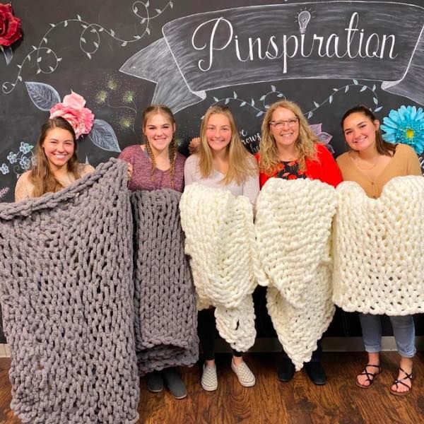 \ud83e\uddf6 Winter Chunky Blanket Class! \ud83e\uddf6