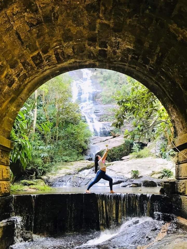 Ecoterapia: Aul\u00e3o de Yoga + Circuito das Grutas- Floresta da Tijuca 