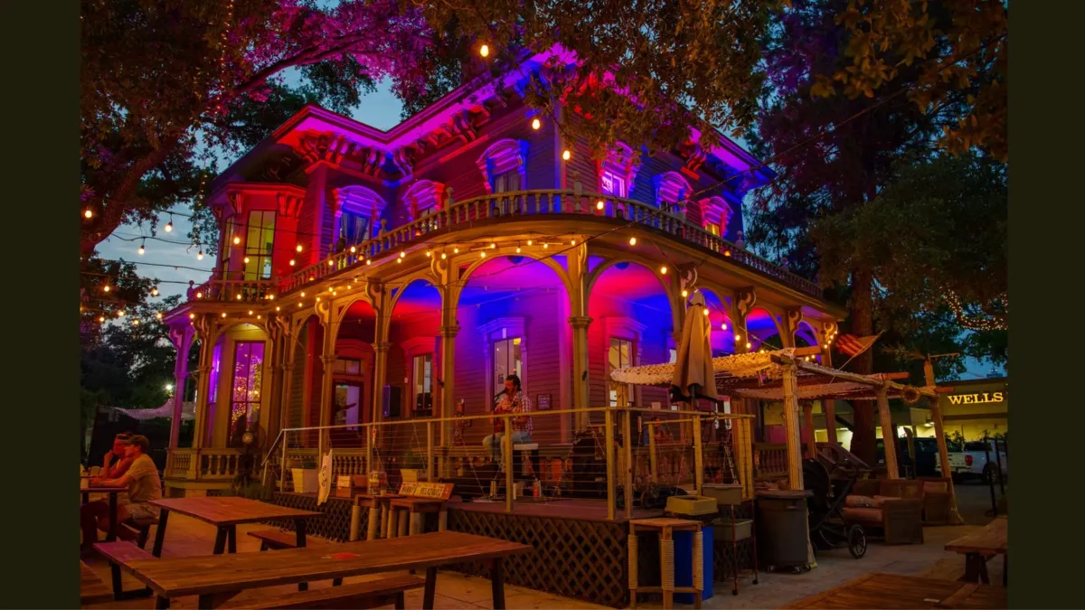 Singles mingle at Freddo age 35-49