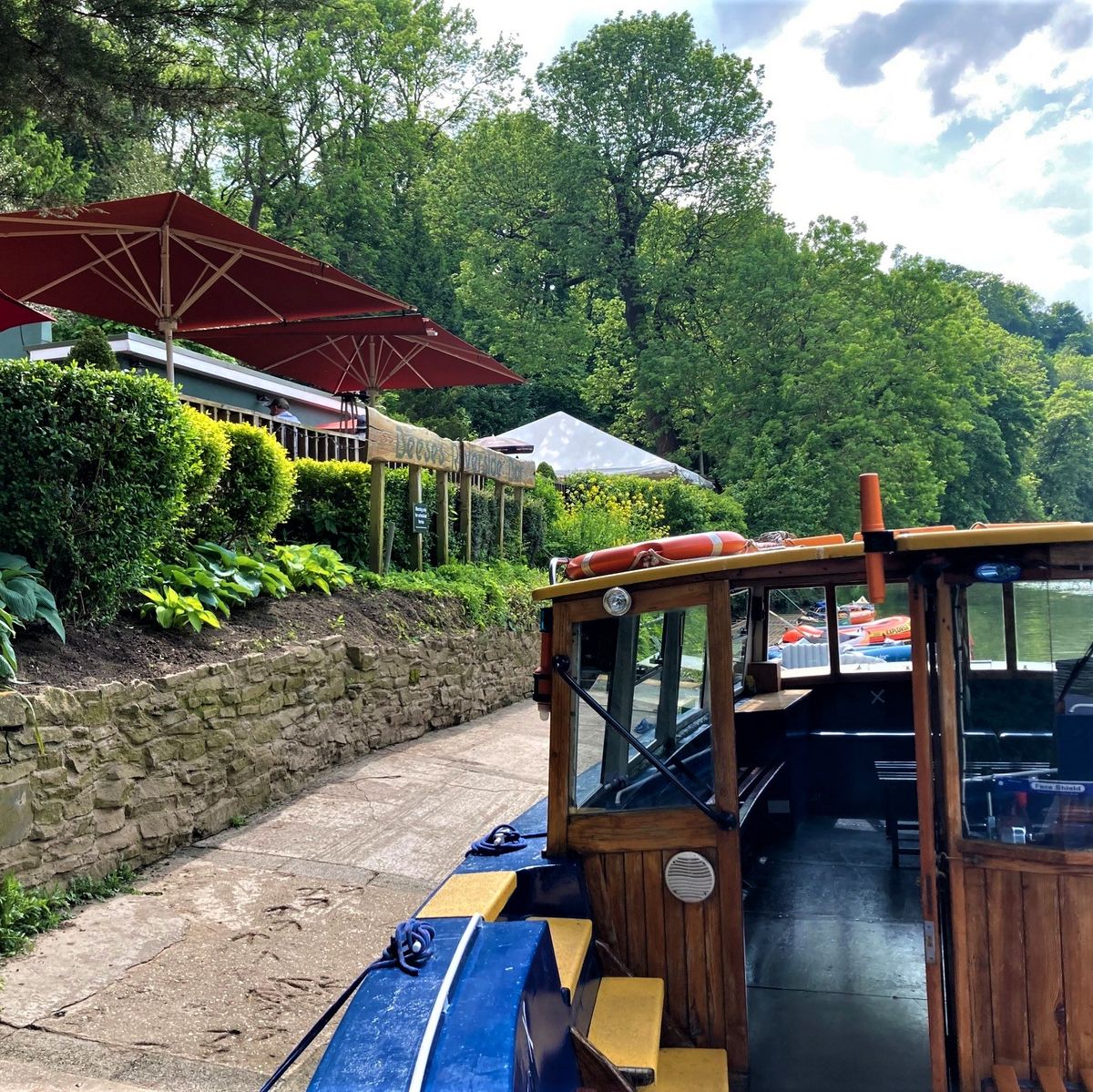 Weekend Shuttle Service to Beeses | Bristol Ferry