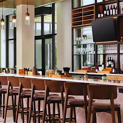 Vine 52 @ Hilton Garden Inn