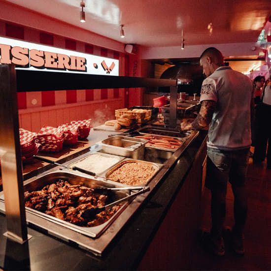 Refill Club, buffet \u00e0 volont\u00e9 le plus d\u00e9cadent de Paris