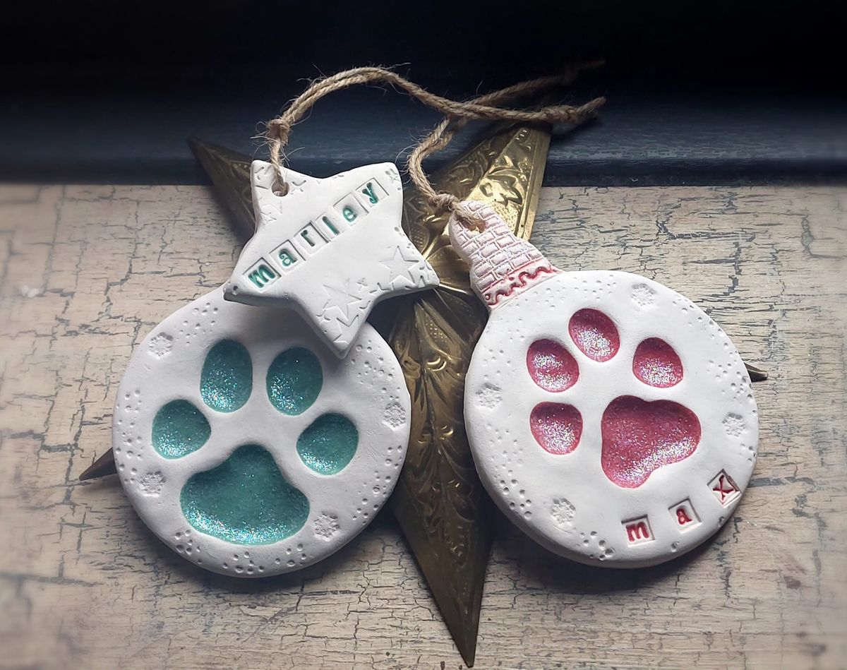 Watergate Cafe \/ Scribble & Patch Christmas Ceramic Dog Paw Print Keepsake Event