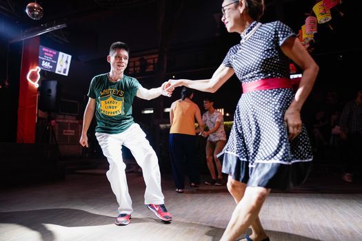 Lindy Hop Dance Classes in April