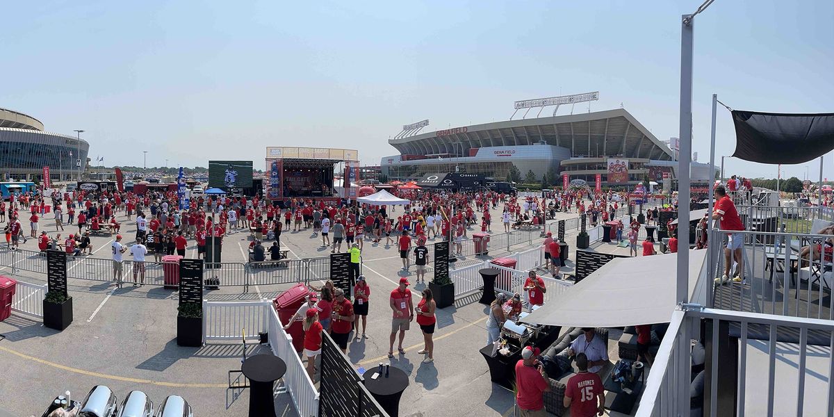 VIP Tailgate Party: Tampa Bay Buccaneers at Kansas City Chiefs