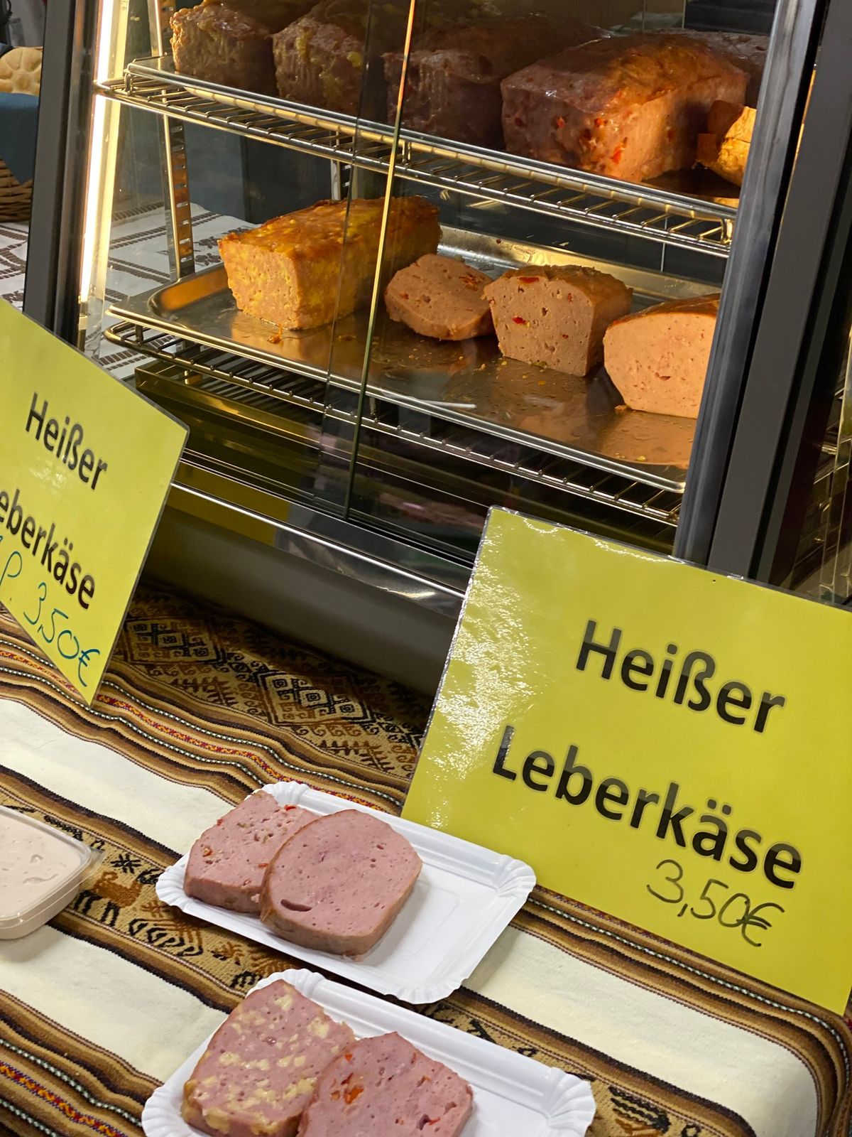 Hei\u00dfer Leberk\u00e4se in verschiedenen Sorten