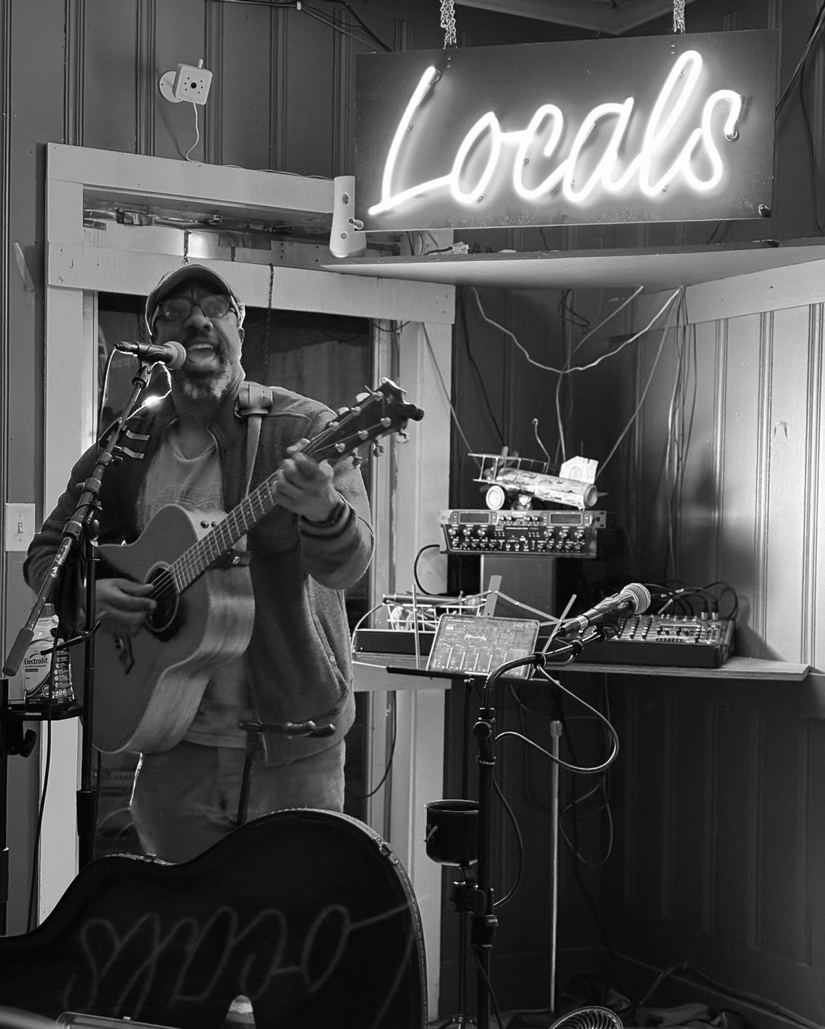 Live Music at Locals Tavern!!!