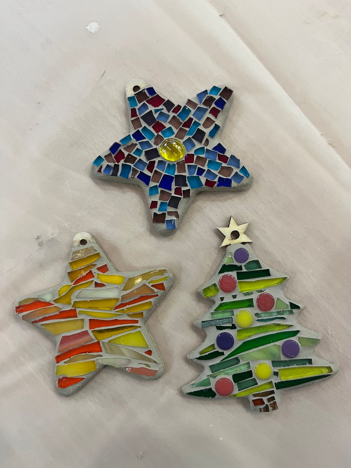 Making Mosaic Christmas Baubles