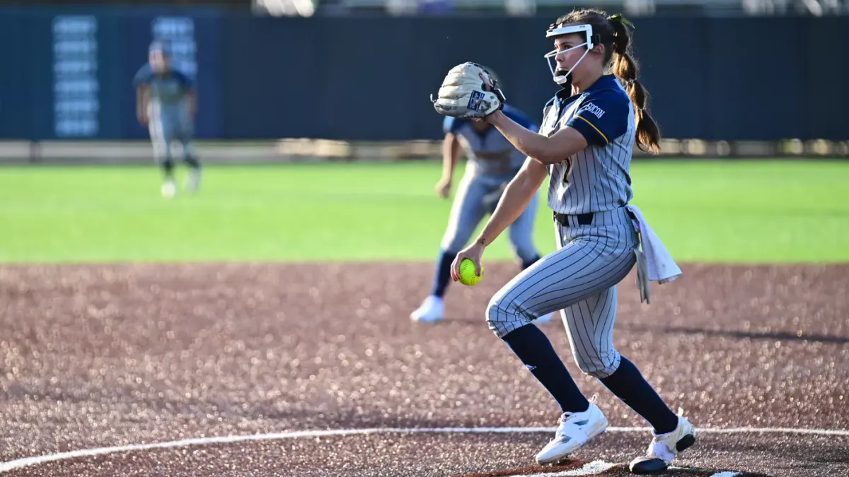 Parking Gardner-Webb Runnin' Bulldogs at UNC Greensboro Spartans Womens Basketball