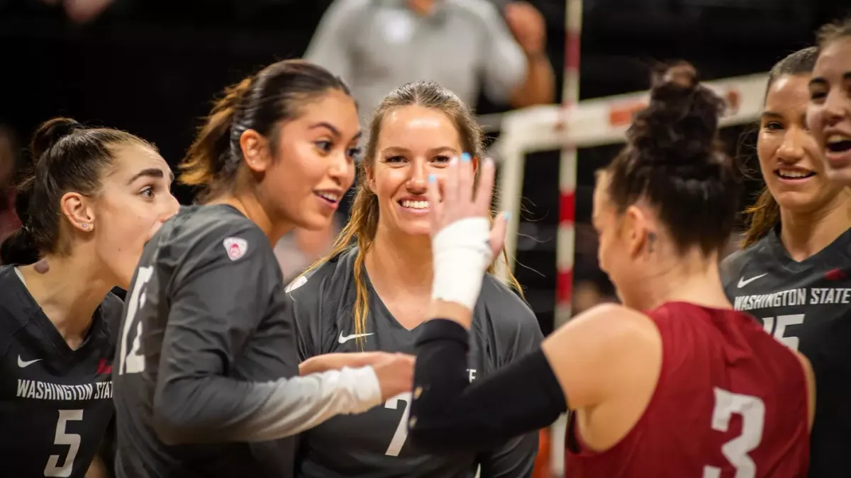 Washington Huskies at Oregon Ducks Womens Volleyball