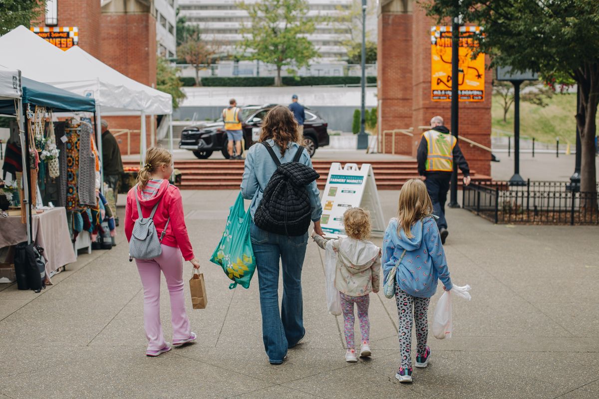 Nourish Kids at the Market Square Farmers Market during KCS Fall Break