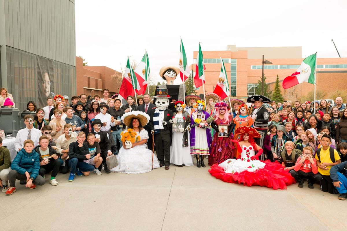 Day of the Dead Procession\/D\u00eda de los Muertos