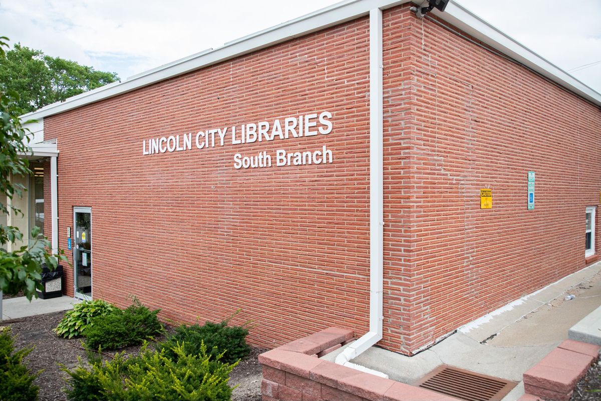 Lincoln City Libraries South Branch Mural Painting Party