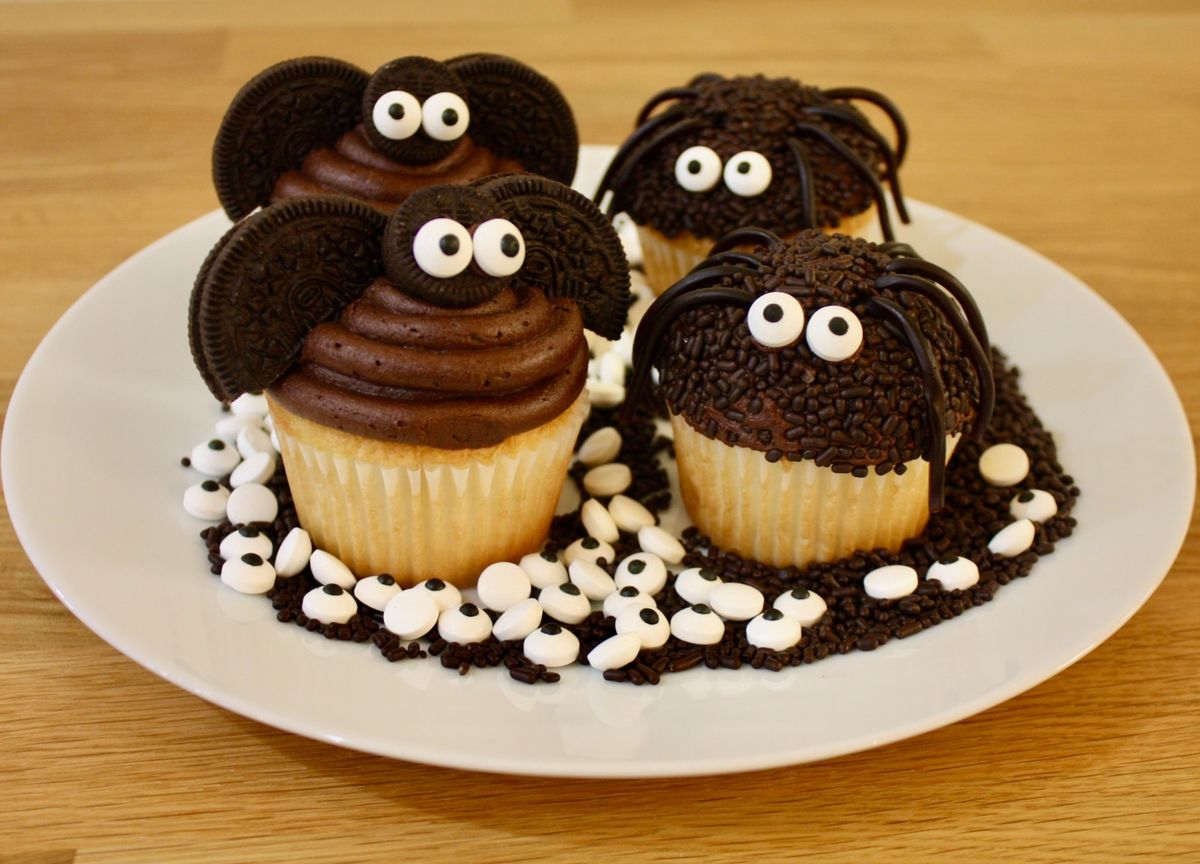 Creepy Crawly Cupcakes Class (Ages 2-8 w\/ Caregiver)